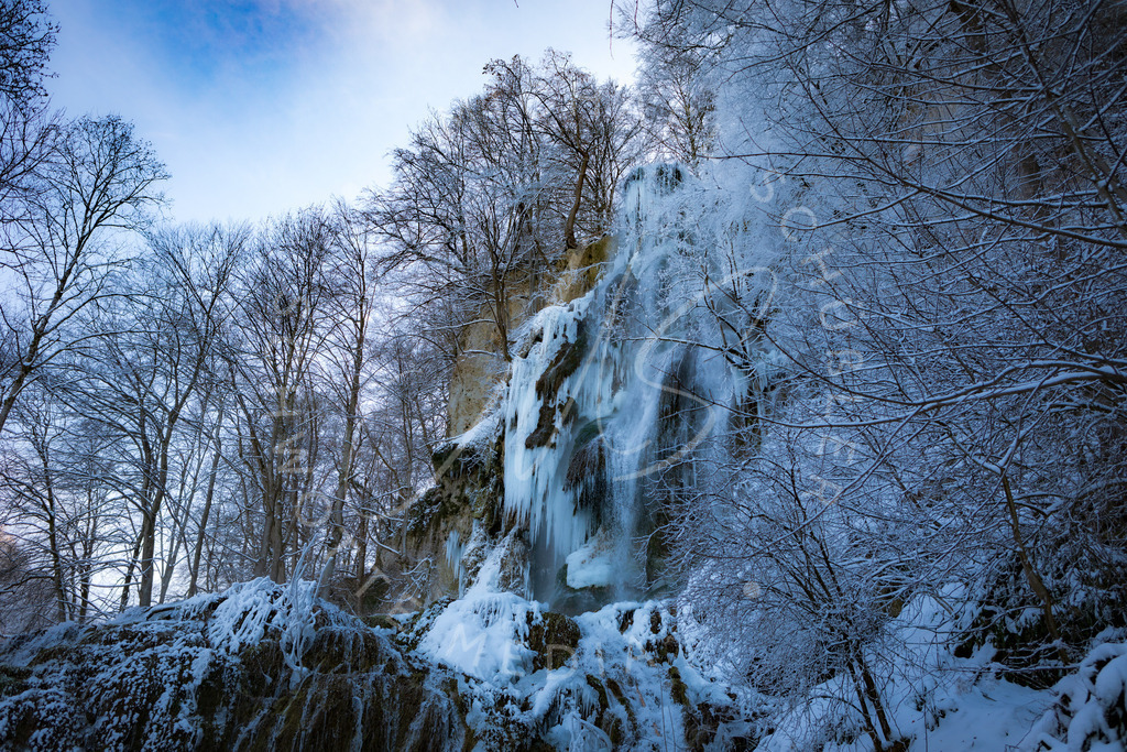 2021-02-12 Bad Urach Wasserfall gefroren-34 | Bad Uracher Wasserfall gefroren - Realisiert mit Pictrs.com