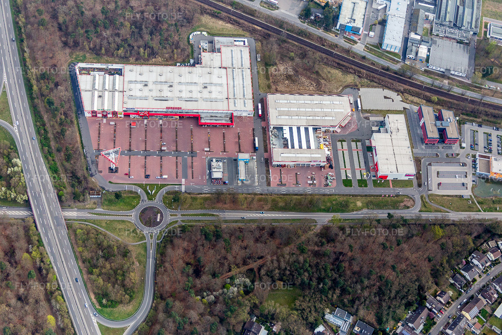 Luftbild: Baumarktes BAUHAUS Speyer in Speyer im Bundesland Rheinland-Pfalz in Deutschland. – Foto: IMG_076860.jpg vom 12.04.2015 durch Werner Riehm/FLY-FOTO.de – Auflösung des Originals: 5472 x 3648 px