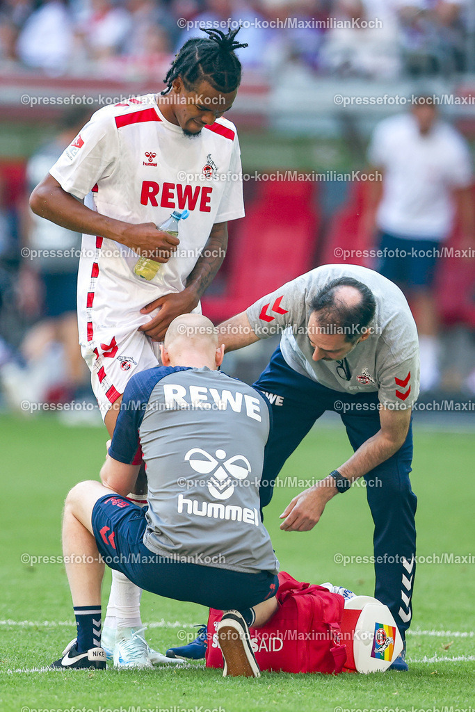 Due21092402143 | 21.09.2024, 2. Fußball Bundesliga, Fortuna Düsseldorf - 1. FC Köln, Merkur Spiel-Arena, Saison 2024 2025: Damion Downs (1.FC Köln #42) wird medizinisch behandelt DFB regulations prohibit any use of photographs as image sequences and or quasi-video.
