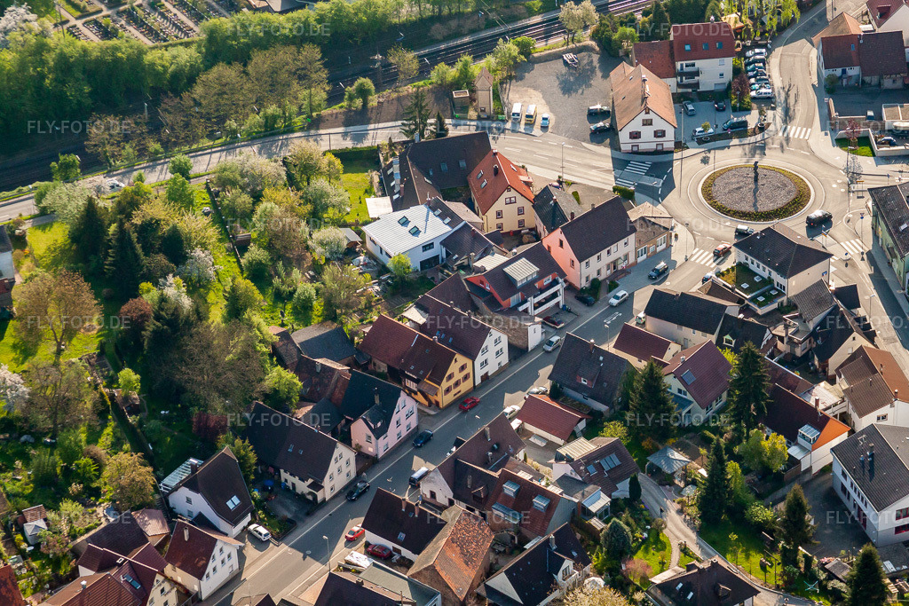 Luftbild: Söllinger Straße im Ortsteil Kleinsteinbach in Pfinztal im Bundesland Baden-Württemberg in Deutschland. Foto: IMG_26800.jpg vom 28.04.2010 durch Werner Riehm/FLY-FOTO.de