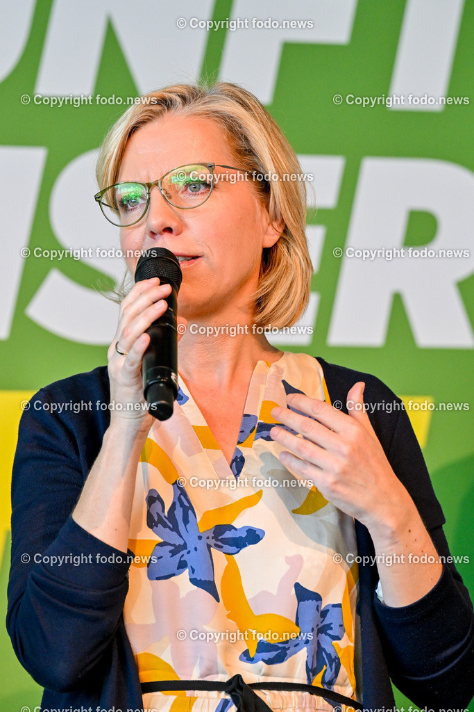 Landesversammlung der Gruenen Ooe 2023_ Zukunft ist unsere Staerke_ 21.10.2023-25 | 21.10.2023, Lentos Linz, AUT, Landesversammlung der Gruenen Ooe 2023, Zukunft ist unsere Staerke, im Bild BMin Leonore Gewessler (Die Gruenen, Klimaschutz, Umwelt, Energie, Mobilitaet, Innovation und Technologie)