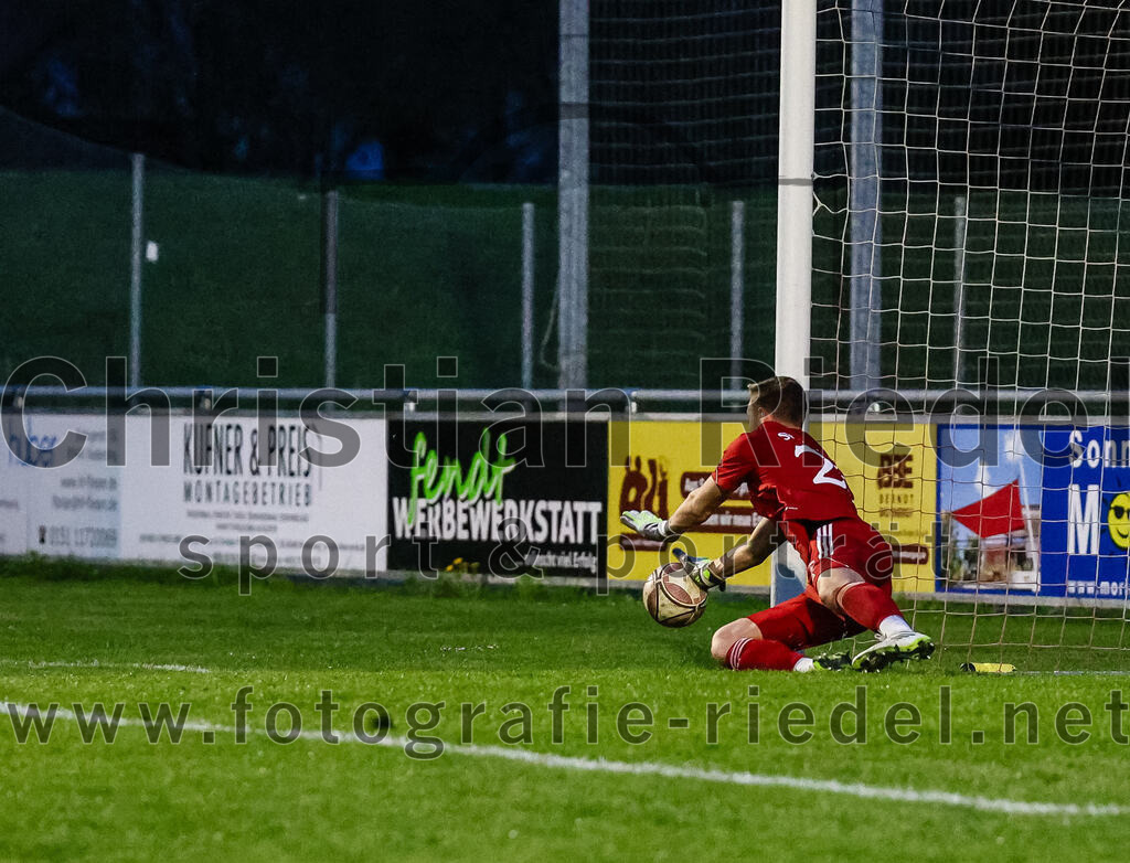 2024-04-05_081_FC_Schwaig_gegen_SV_Pullach | Oberding, Deutschland, 05.04.2024:
Fußball, Landesliga Südost 2023 / 2024, 28. Spieltag, FC Schwaig gegen SV Pullach, Endergebnis: 2:0

Torwart Leopold Bayerschmidt (SV Pullach, #25)

Foto: Christian Riedel / fotografie-riedel.net
