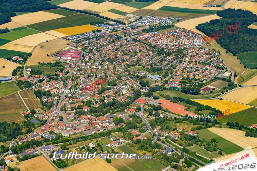 Aktuelles Luftbild von  Wallhausen - Die Luftaufnahme wurde 2022 mittels UL-Flugzeug erstellt ( keine Drohne ) - hochauflösende Kamera-Systeme von  Canon -Beste Qualität - Für grossformatige Ausdrucke geeignet. Die Geschenkidee !