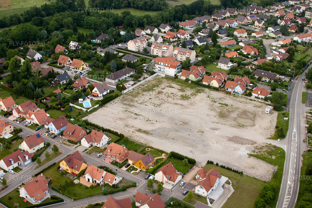 Vue aérienne: Lauterbourg, emplacement de l'ancien supermarché à Scheibenhard dans le département Bas Rhin, France.Photo: IMG_28737.jpg prise le 14/06/2010 par Werner Riehm/FLY-FOTO.euRésolution de l'original: 4752 x 3168 px