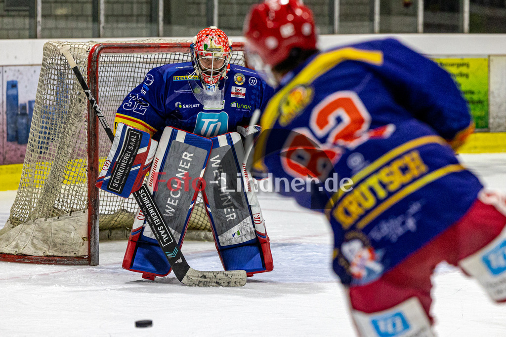 EC Peiting vs SC Riessersee | Eishockey Oberliga Süd 2023/2024, EC Peiting vs SC Riessersee,
Aufwärmen Andreas MAGG (ECP Goali 32),
2023-10-20 in Peiting (Eisstadion)
32 Andreas MAGG (ECP Goali 32)
Copyright: WolfgangxLindner foto-lindner.de