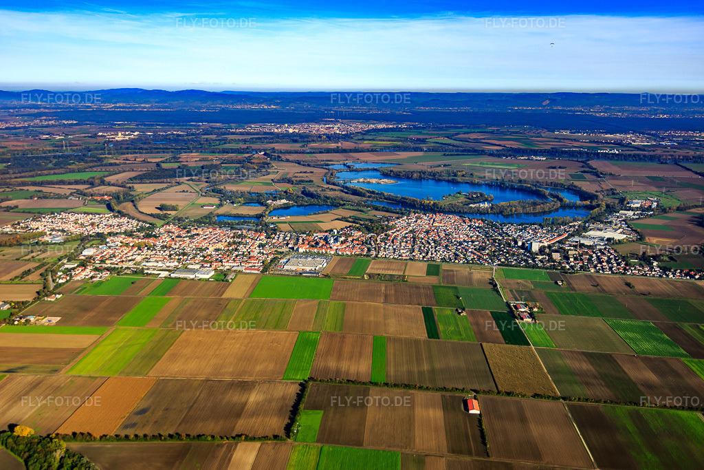 Luftbild: Ortsansicht von Westen im Ortsteil Roxheim in Bobenheim-Roxheim im Bundesland Rheinland-Pfalz in Deutschland. Foto: IMG_074851.jpg vom 18.10.2014 durch Werner Riehm/FLY-FOTO.de – Auflösung des Originals: 5472 x 3648 px
