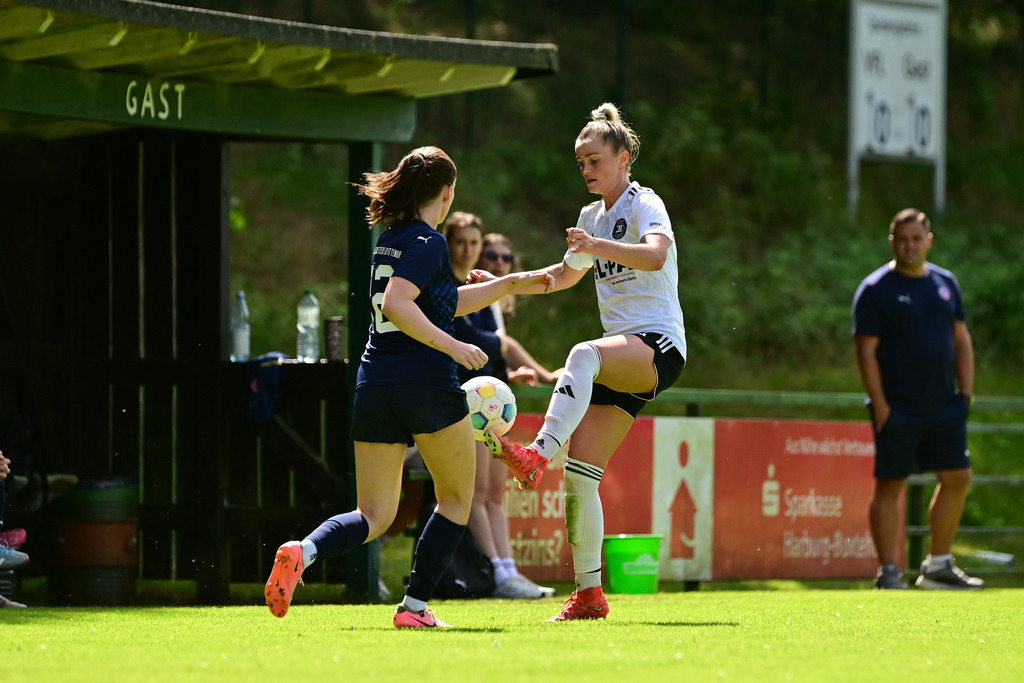 Fußball I Frauen I Saison 2025-2026 I Oberliga I 1. Spieltag I FC Jesteburg-Bendestorf - SV Ahlerstedt-Ottendorf | Der Sportfotograf. - Realisiert mit Pictrs.com