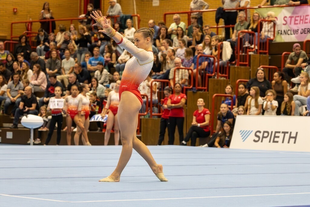 Deutsche Turnliga DTL (Bundesliga) der Frauen, 3. Wettkampftag 2025 in Ketsch***Maha Feniuk (MTV Stuttgart) am Boden | Deutsche Turnliga DTL (Bundesliga) der Frauen, 3. Wettkampftag 2025 in Ketsch***Maha Feniuk (MTV Stuttgart) am Boden - Realisiert mit Pictrs.com