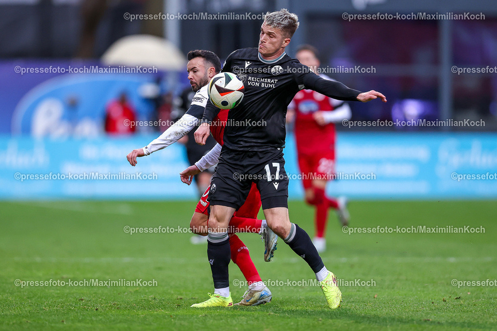FCVK21122401057 | 21.12.2024, Fußball, FC Viktoria Köln – SV Sandhausen, 3.Liga, Sportpark Höhenberg, Saison 2024 2025: Albion Vrenezi (Viktoria Köln #10) im Zweikampf gegen David Otto (Sandhausen #17)DFB regulations prohibit any use of photographs as image sequences and or quasi-video.