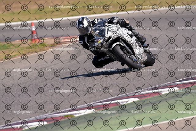 26bt04-1824 | markuskiefer.com - Realisiert mit Pictrs.com