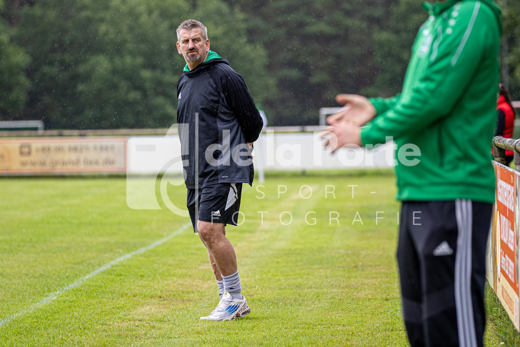 Union Bevensen Frauen - Baldeweg_ Burkhard (Seitenlinie)vs Fortuna Celle BP 030825 dlP | immodelaporte-sportfotos - Realisiert mit Pictrs.com