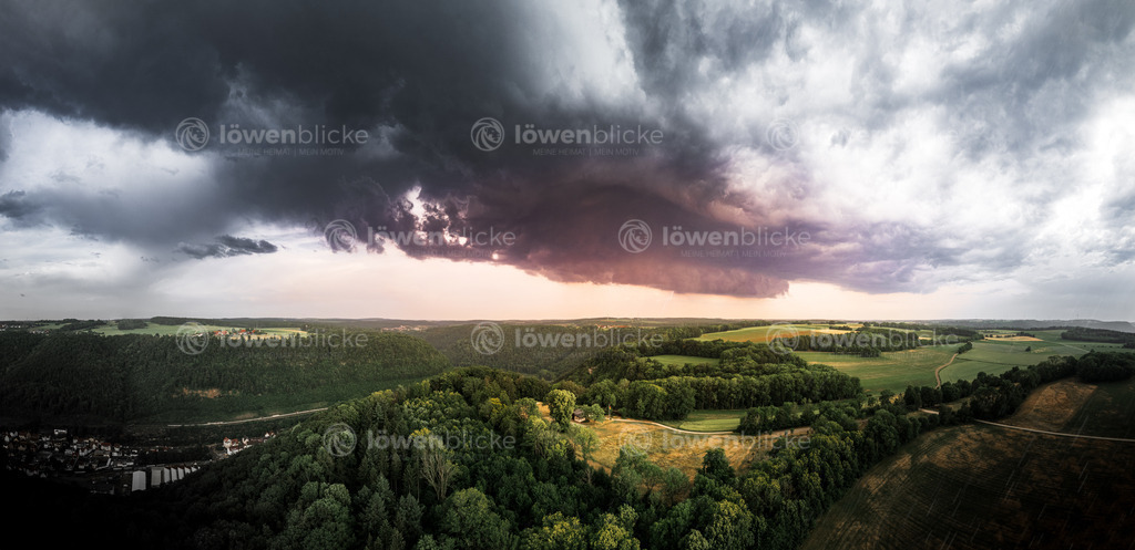 Gewitterzelle über dem Geiselstein | löwenblicke | shop