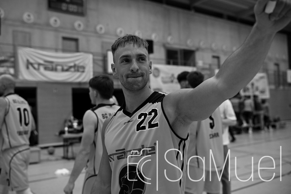 20260425-SML_6696 | Sa-Muel - Realisiert mit Pictrs.com