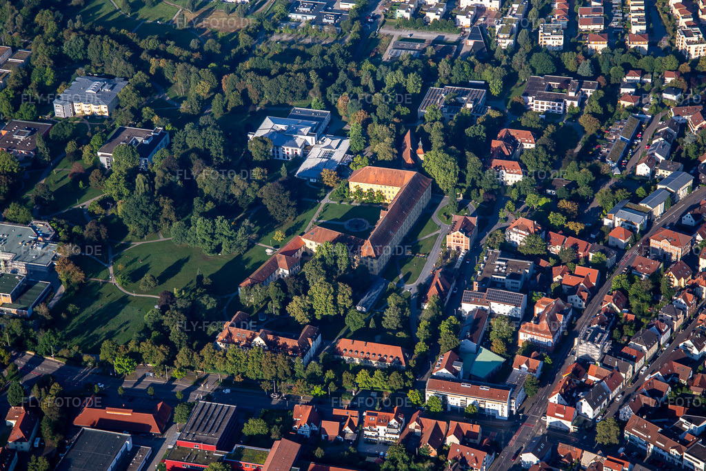 Luftbild: Schloß und Schlosskirche Winnenden in Winnenden im Bundesland Baden-Württemberg in Deutschland. – Foto: IMG_138561.jpg vom 16.09.2023 durch Werner Riehm/FLY-FOTO.de – Auflösung des Originals: 5472 x 3648 px – Winnenden – Evangelische Kirchengemeinde Winnenden