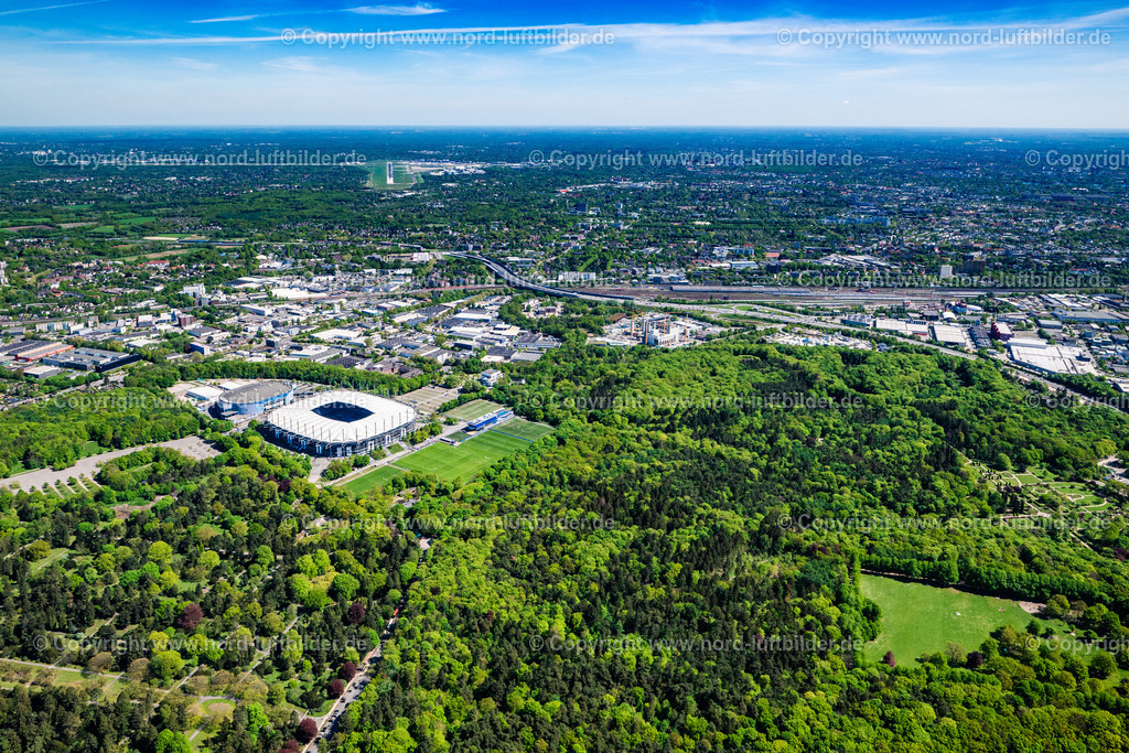 Hamburg_Volkspark_HSV_Stadion_ELS_4633010525 | HAMBURG 01.05.2025 Gebäude des Volksparkstadion (vormals Imtech Arena, AOL Arena und HSV Nordbank Arena) ist das Stadion des Fußball-Bundesligisten Hamburger SV im Stadtteil Bahrenfeld in Hamburg. Weiterführende Informationen bei: sbp gmbh - schlaich bergermann und partner. // The stadium Volksparkstadion is the home ground of German Bundesliga club HSV. Further information at: sbp gmbh - schlaich bergermann und partner. Foto: Martin Elsen