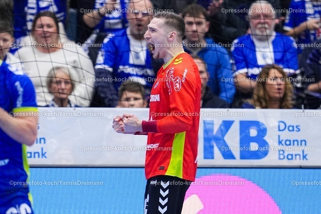 xYDRx14122501026 | 14.12.2025, xydrx, Handball, 1.HBL, VfL Gummersbach - SC Magdeburg, Schwalbe-Arena: Dominik Kuzmanovic (VfL Gummersbach #1) jubelndPhoto: xYannisxDreimannxPressefotoKochx
