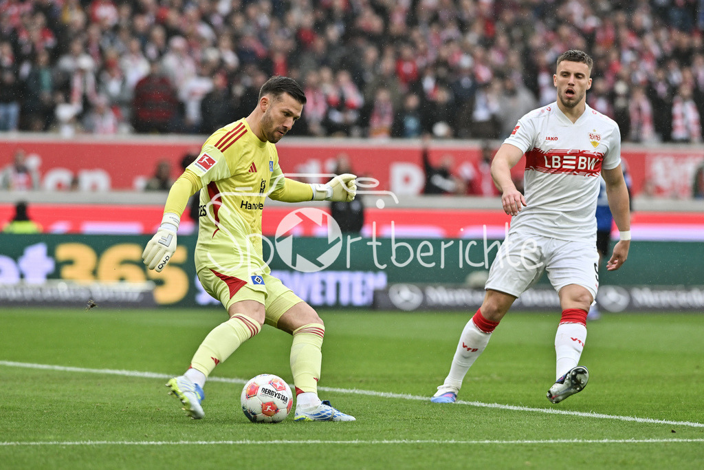 VfB Stuttgart - Hamburger SV | STUTTGART, GERMANY - 12. APRIL: tackle between Daniel HEUER FERNANDES (Hamburger SV 1) and Ermedin DEMIROVIC (VfB Stuttgart 9) during the Bundesliga Match between VfB Stuttgart vs. Hamburger SV on Matchday 29 at MHP Arena / DFL REGULATIONS PROHIBIT ANY USE OF PHOTOGRAPHS AS IMAGE SEQUENCES AND/OR QUASI-VIDEO