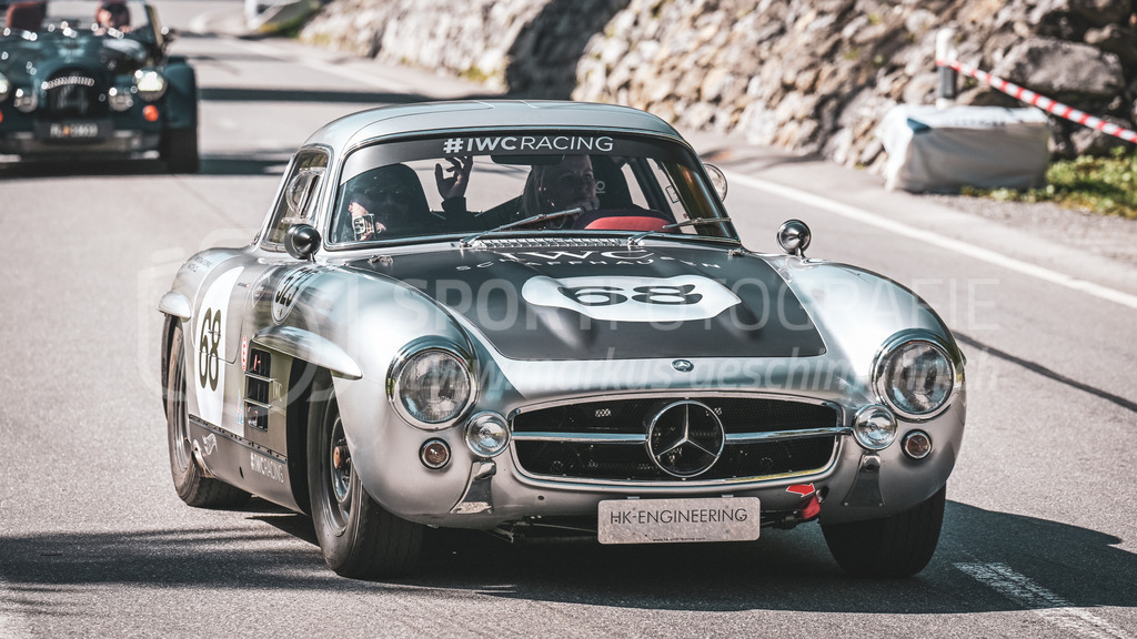 19. Arosa ClassicCar 2023 - 2. September 2023 | 19. Arosa ClassicCar 2023
Arosa, Schweiz
Kraihamer Laura aus Mattsee mit der Startnummer 523 in einem Mercedes Benz 300 SL Gullwing, Jahrgang 1955, in der Klasse Competition.
@arosaclassiccar, @arosa.official, #arosaclassiccar, #arosa, #76curves, #classiccar
Bild: Sportfotografie Markus Aeschimann | www.markus-aeschimann.ch - Realisiert mit Pictrs.com