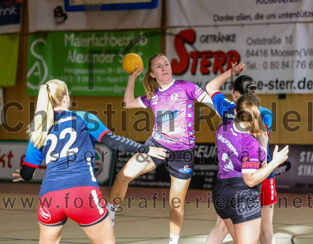 2023-10-14_034_SpVgg_Altenerding_gegen_HSG_Freising_Neufahrn_Damen | Erding, Deutschland, 14.10.2023:
Handball, Bezirksliga Frauen Altbayern 2023 / 2024, 3. Spieltag, SpVgg Altenerding II gegen HSG Freising-Neufahrn II, Endergebnis: 23:28

Alina Schindler (HSG Freising-Neufahrn, #22), Johanna Bauschmid (SpVgg Altenerding, #22), Miriam Deuschle (SpVgg Altenerding, #3)

Foto: Christian Riedel / fotografie-riedel.net