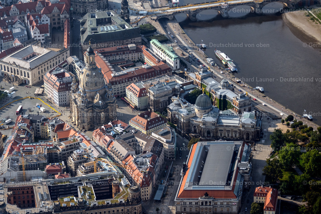4060907 | DRESDEN 07.09.2021 Altstadtbereich und Innenstadtzentrum entlang der Salzgasse mit dem Gebäudekomplex der Hochschule " Hochschule für Bildende Künste Dresden " an der Brühlsche Terrasse am Georg-Treu-Platz im Ortsteil Altstadt in Dresden im Bundesland Sachsen, Deutschland. Weiterführende Informationen bei: Hochschule für Bildende Künste Dresden. // Old Town area and city center along the Salzgasse with the university building complex of "Hochschule fuer Bildende Kuenste Dresden" on Bruehlsche Terrasse on Georg-Treu-Platz in the district Altstadt in Dresden in the state Saxony, Germany. Further information at: Hochschule fuer Bildende Kuenste Dresden. Foto: Gerhard Launer