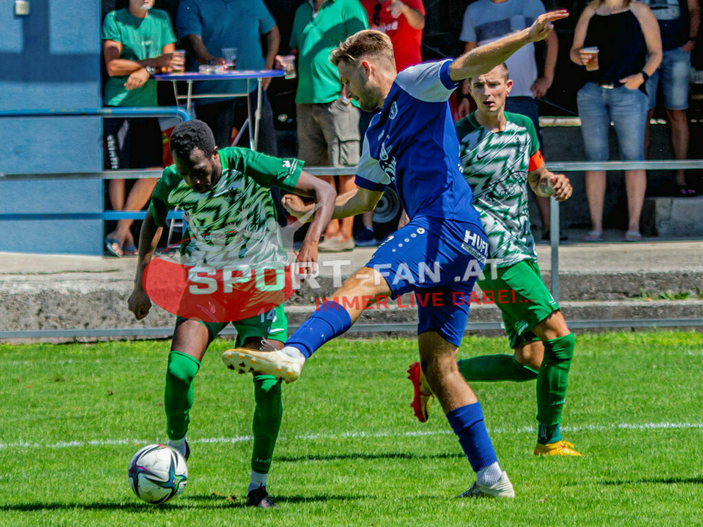 ASV Klagenfurt - Donau Klagenfurt | Boyo Jarjue (SV Donau Klagenfurt #14) Denis Tomic (ASV Klagenfurt #17) Sebastian Layroutz (SV Donau Klagenfurt #4) ; ASV Klagenfurt - Donau Klagenfurt am 31.07.2022 in Klagenfurt
(ASV Platz Annabichl), AUSTRIA, (Photo by Ernst Krawagner sport-fan.at) - Realisiert mit Pictrs.com