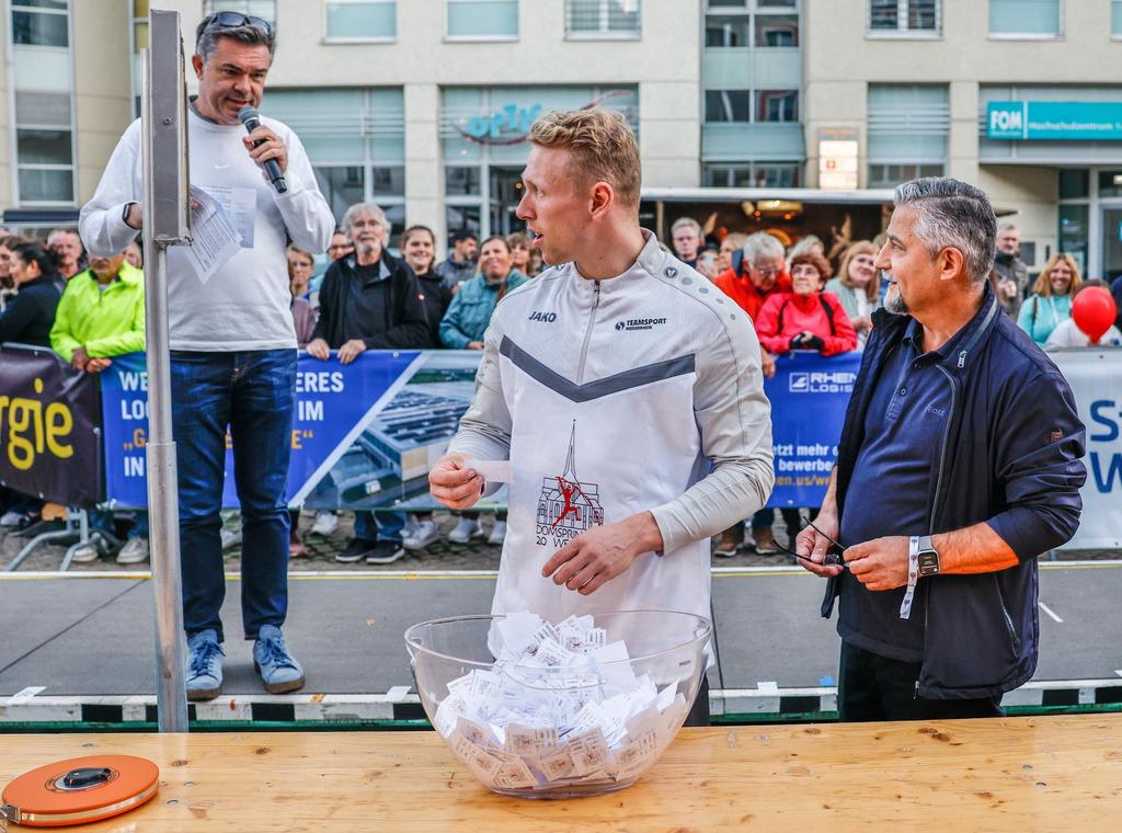 top-top.de 240913-218 | Foto, Video, Fotografie, Videografie, Fotobox, DJ, Discjockey, Musik, Musikbox, Veranstaltung, Photobooth, Amazon, Ebay, Buchtipp, Bestseller, Autor, Verlag, Buch, Wesel, Hamminkeln, NRW, Dinslaken, Rees, Drohne, Hochzeit, Party, Fotobox, Wesel, Fotograf