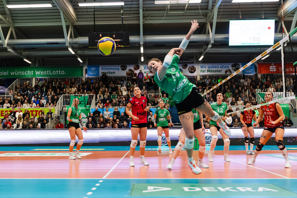 Volleyball, 1. Bundesliga Frauen, Hauptrunde, 8. Spieltag, Saison 2025/2026: USC Münster - Dresdner SC | 1. Bundesliga Frauen, Hauptrunde, 8. Spieltag, Saison 2025/2026, USC Münster empfängt Dresdner SC in der Sporthalle Berg Fidel in Münster. Foto: sportfotografie.ms | Markus Paletta - Realisiert mit Pictrs.com