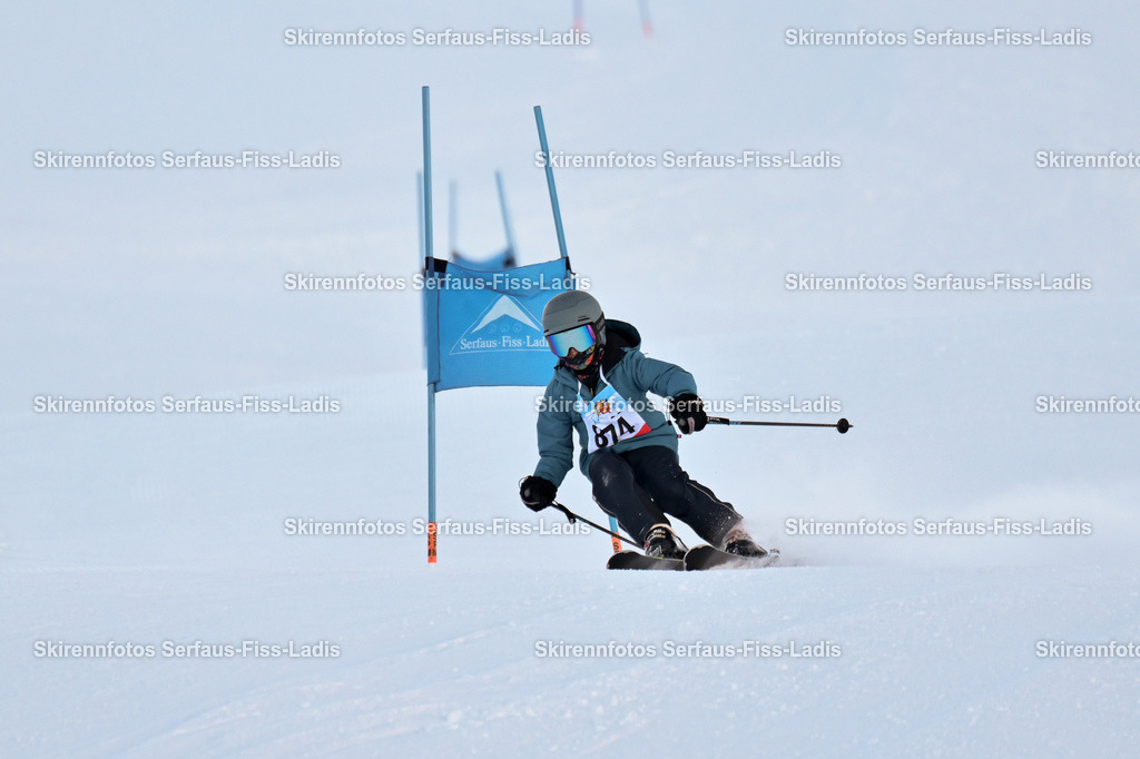 SRF_25.12.2025_0233 | Skirennfotos,Serfaus,Fiss,Ladis,Kinderskirennen,Winter,Tirol,Oberland,skirace,SFL,feelfree,weil wir's genießen,ski,Ski,skifahren,Sonnenplateau, - Realisiert mit Pictrs.com