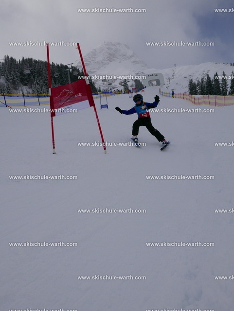 Freddie (7) | Photos von der Skischule Warth - Realisiert mit Pictrs.com