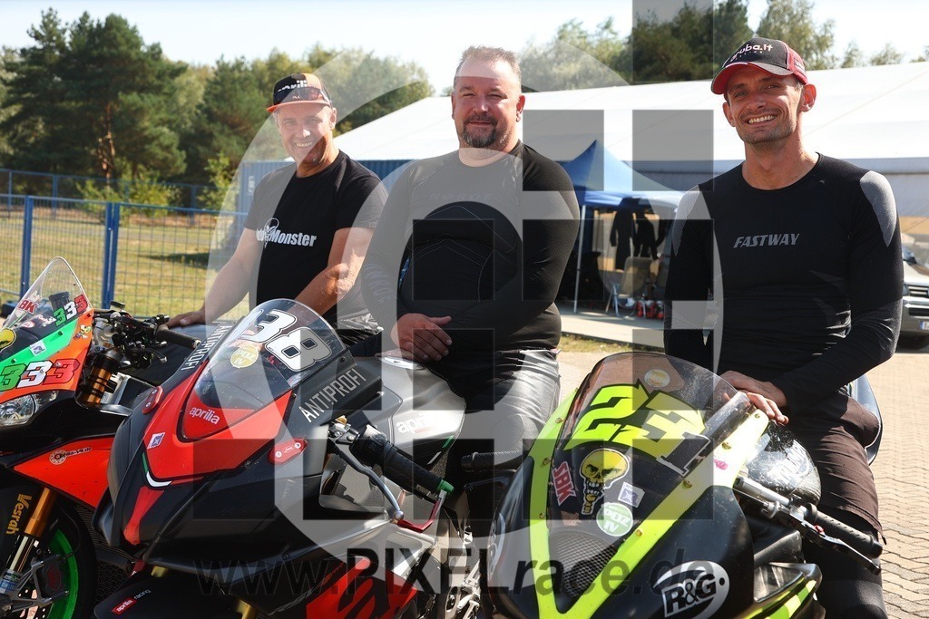 teams-20240905_04832 | Schöne Erinnerungen an spannende Momente - das festzuhalten ist unser Job. PIXELrace.de ist seit 2003 auf den Rennstrecken Europas unterwegs um die Action draußen beim Fahren und die wunderbare Stimmung imm Fahrerlager für euch einzufangen.