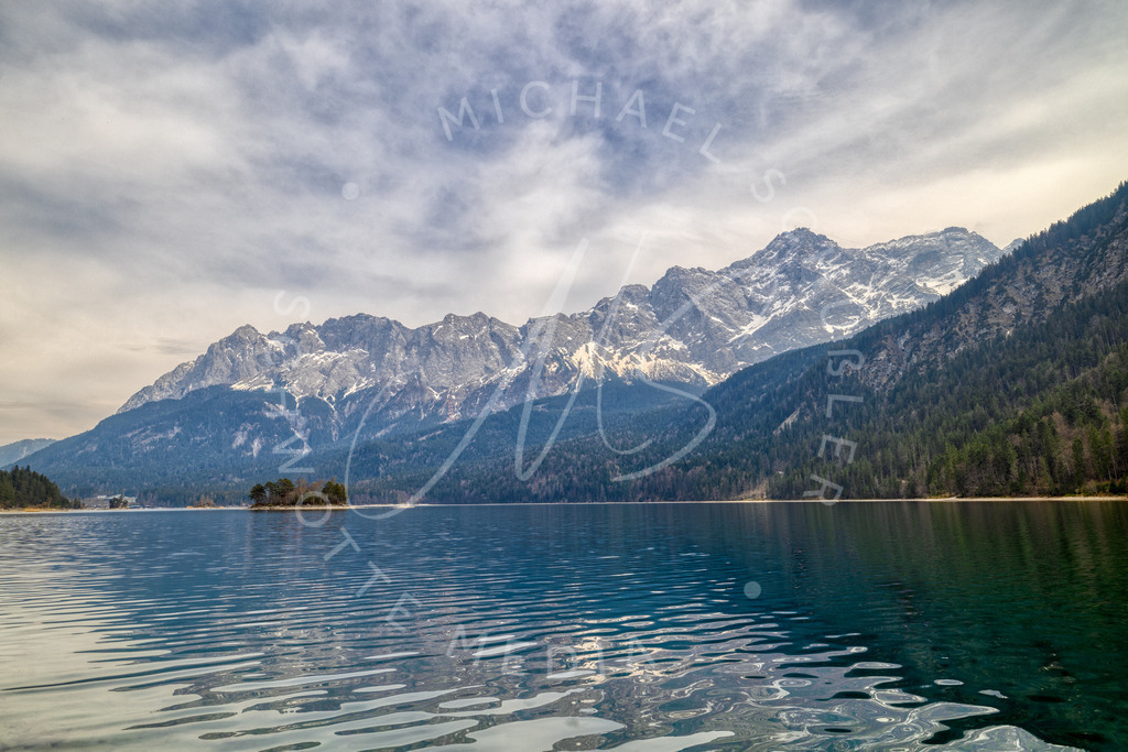 2022-04-22 Eibsee Rundgang - 025 | Eibsee mit Blick auf die Zugspitze - Realisiert mit Pictrs.com