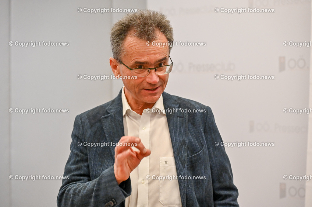 Pressekonferenz Aerztekammer für Ooe_ Neue Formen der Finanzierung im Gesundheitssystem_ 03.01.2023-14 | 03.01.2023, Presseclub Linz, AUT, Pressekonferenz Aerztekammer für Ooe, Neue Formen der Finanzierung im Gesundheitssystem, im Bild Peter Niedermoser (Praesident der Ooe-Aerztekammer)