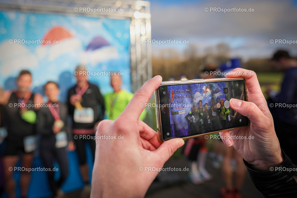 6. Bonner Nikolauslauf; Bonn, 14.12.2025 | Impressionen vom 6. Bonner Nikolauslauf am 14.12.2025 in Bonn (Nordrhein-Westfalen). 
