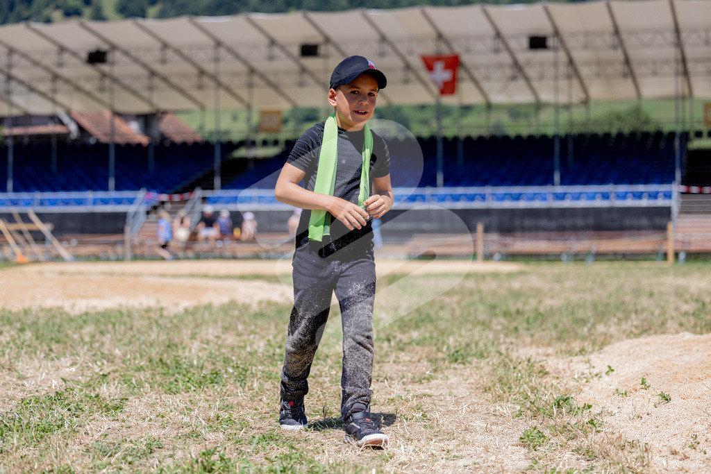 SchwyzerJung2026_00072 | Die Schwinger des Schwyzer Kantonalen Schwingerverbandes: Fotos, die Dynamik und Leidenschaft festhalten, sowie emotionale Momente aus dem traditionellen Schwingsport zeigen. - Realisiert mit Pictrs.com