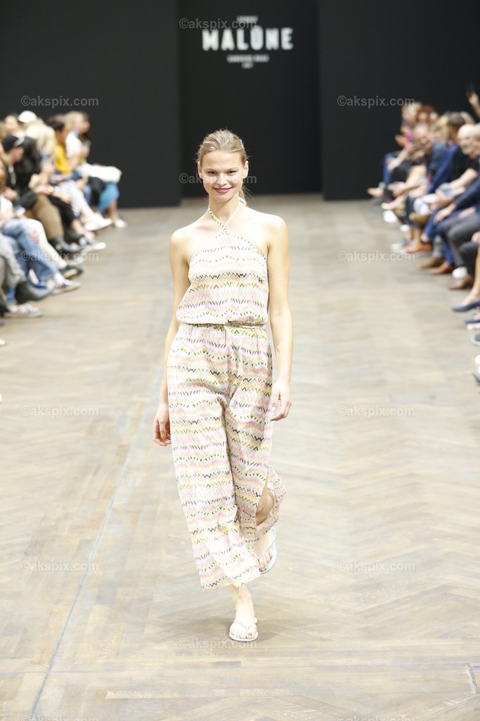 Malūne by Frida Weyer auf der  MBFW Spring/Summer 2023 | Mercedes-Benz Fashion Week (MBFW)  Frühling / Sommer 2023 im Hotel Telegraphenamt Berlin in Berlin-Mitte. Die Kollektionen von Malūne by Frida Weyer auf der MBFW Spring/Summer 2023. Das Bild zeigt Models mit der Kollektion von Malūne by Frida Weyer.