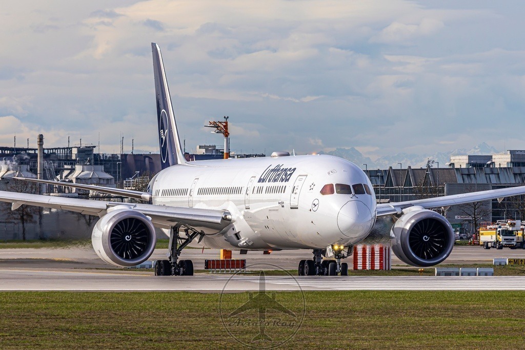 LH99-B789-D-ABPA-MUC-FRA-20250415-1-topaz-sharpen | Browse breathtaking aviation photography and order high-quality prints from AviatoRay's gallery. Perfect for enthusiasts and collectors. - Realisiert mit Pictrs.com