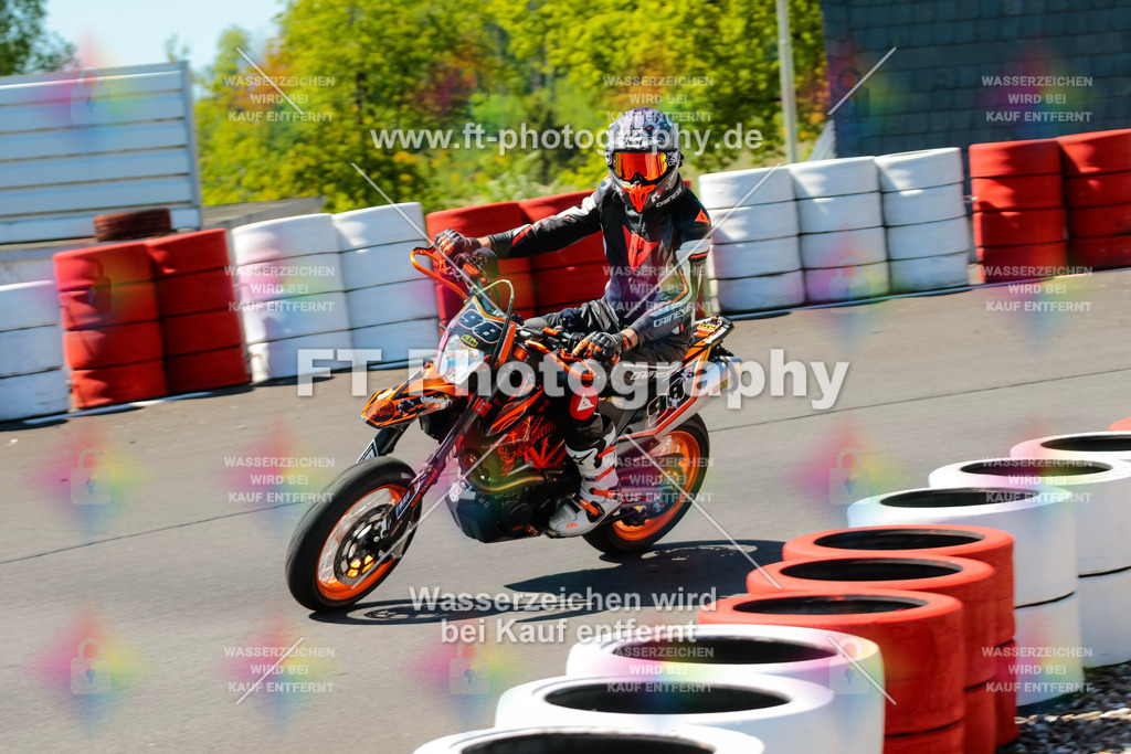 Moto-TeamOBK-22487 | Hier findet Ihr Bilder von Touristenfahrten auf der Nürburgring Nordschleife oder von anderen Veranstaltungen die ich besucht habe. Viel Spass beim Durch Schauen 