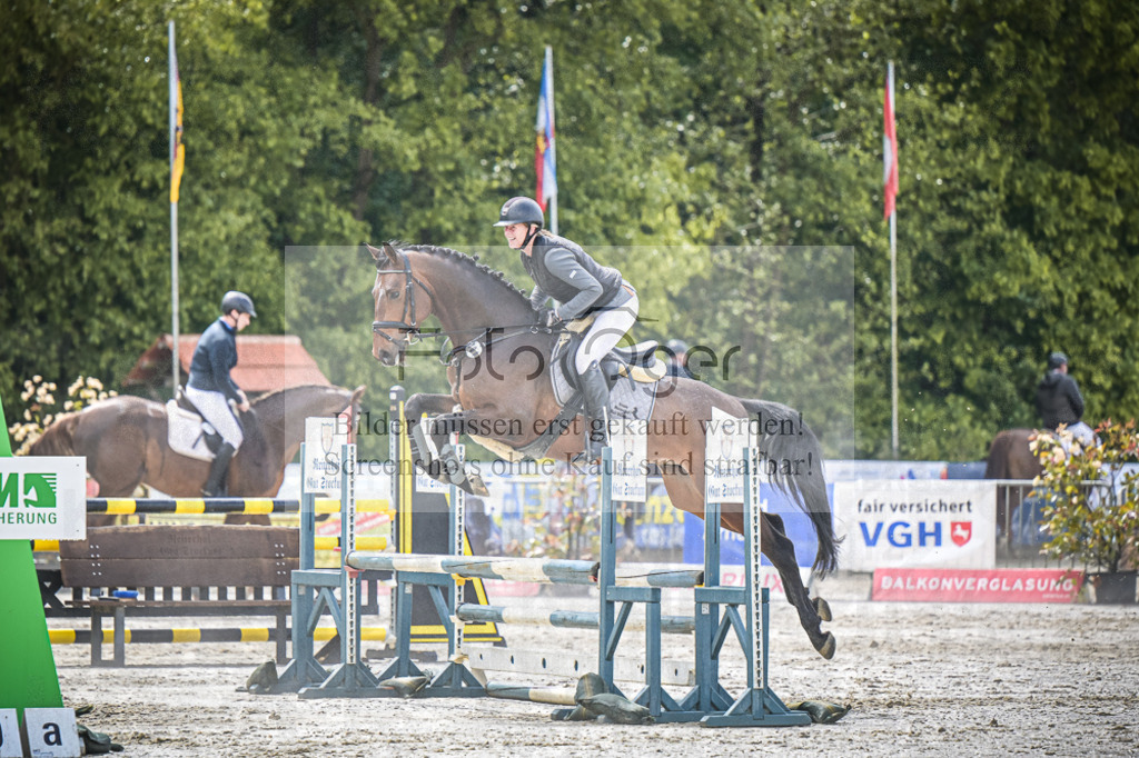 DOS_7470 | Entdecke hochwertige Reitturnierfotos von Foto Oger. Professionell, emotional und authentisch – jetzt Lieblingsmomente im Shop bestellen.Deutschlandweite Turnierfotografie. - Realisiert mit Pictrs.com