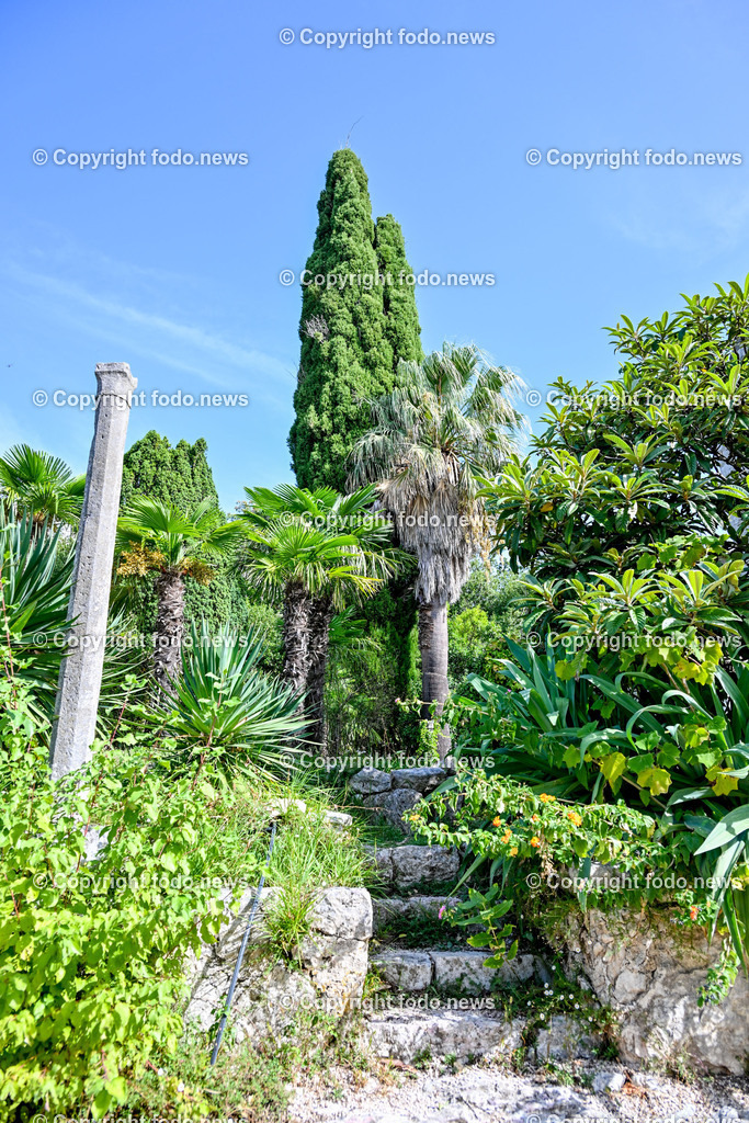 Arboretum von Trsteno_ Kroatien_ 11.10.2023-15 | 11.10.2023, Kroatien, HRV, Trsteno im Bild Arboretum, Trsteno, Hafen, Pflanzen, Brunnen, Neptunbrunnen, Wege, Palmen, Eukalyptus, Lorbeer, Kakteen, Zitrus, Oliven, Filmkulisse Game of Thrones

Das Arboretum von Trsteno befindet sich etwa 18 Kilometer nordwestlich der Stadt Dubrovnik im Sueden Kroatiens. Als einziges Arboretum an der oestlichen Adria-Kueste stellt es die aelteste Sammlung exotischer Baeume und Pflanzen des Landes dar.
Die Gartenanlage befindet sich entlang der Kuestenstraße zwischen den Ortschaften Orašac und Slano.
Quelle: Wikipedia