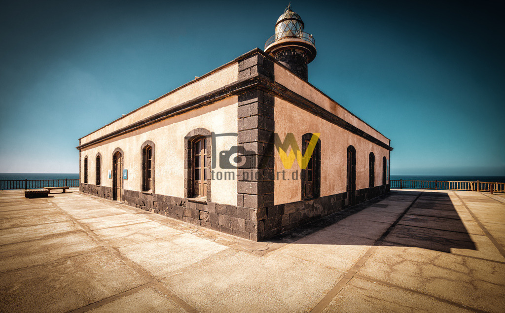 Der Faro de Punta de Jandía--Leuchtturm------Fuerteventura | Der Leuchtturm ist an der südwestlichen Spitze der Insel Fuerteventura gelegen. Ein relativ große Anlage mit schöne Aussicht auf die Küste. - Realisiert mit Pictrs.com