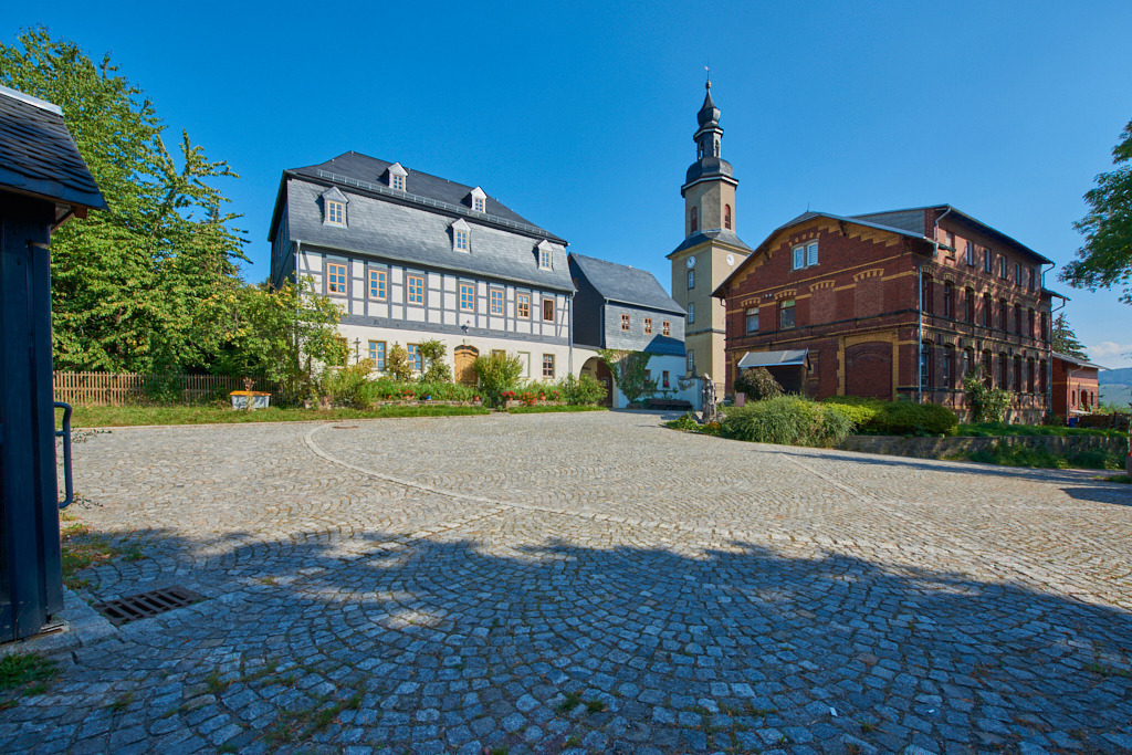 Pfarrhaus_ Kirche und ehemalige Schule in Wildbach 01 | Bedeutsame Landschaften Deutschlands - Realisiert mit Pictrs.com