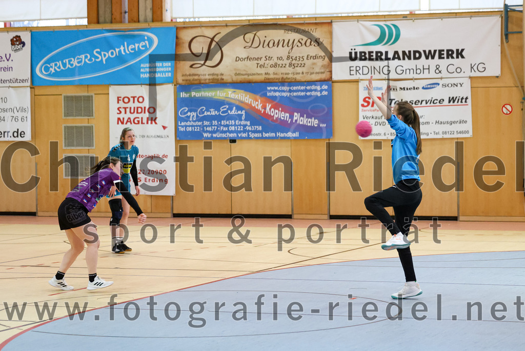 2023-03-11_023_SpVgg_Altenerding_gegen_SSG_Metten_Frauen | Erding, Deutschland, 11.03.2023:
Handball, Bezirksoberliga Frauen Altbayern 2022 / 2023, 13. Spieltag, SpVgg Altenerding gegen SSG Metten, Endergebnis: 32:26

Katharina Künstner (SpVgg Altenerding, #4), Tanja Kraus (SSG Metten, #12)

Foto: Christian Riedel / fotografie-riedel.net