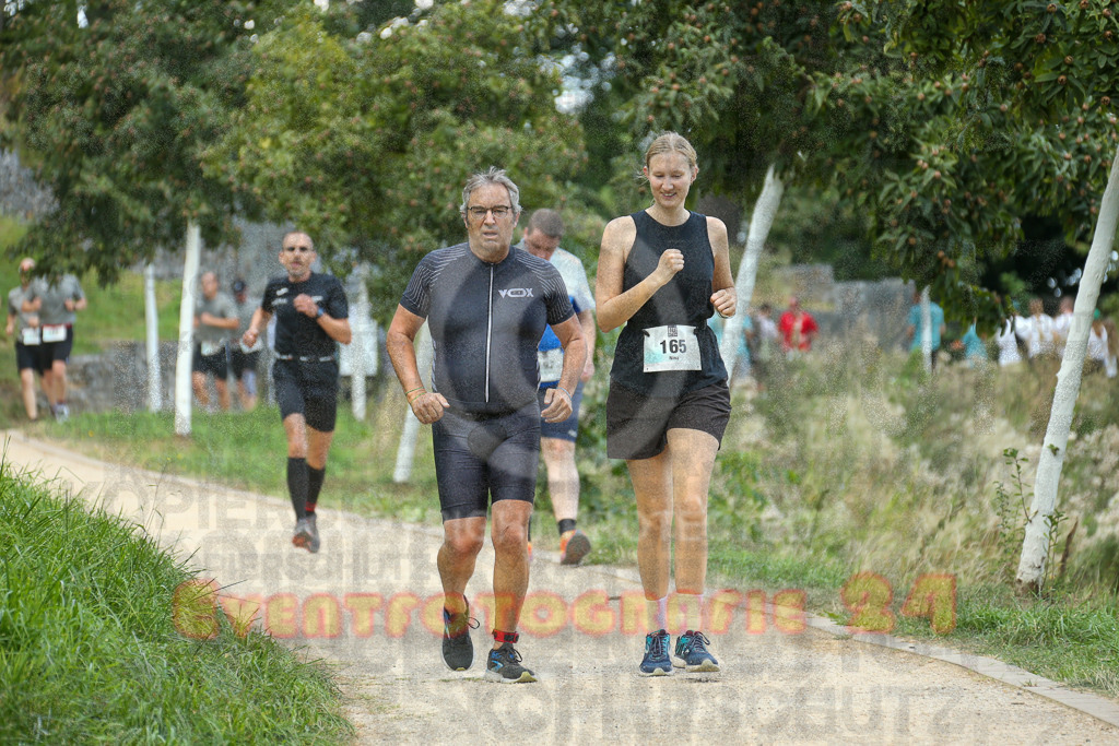 250824_1258_EX1_1058 | Sportfotografie im Rhein-Sieg Kreis, Köln, Bonn, NRW, Rheinland Pfalz, Hessen, etc. Unser Tätigkeitsfeld umfasst den Laufsport vom Volkslauf über den Marathon, Duathlon, Triathon bis zum Ultralauf wie Kölnpfad Ultra oder Schindertrail.