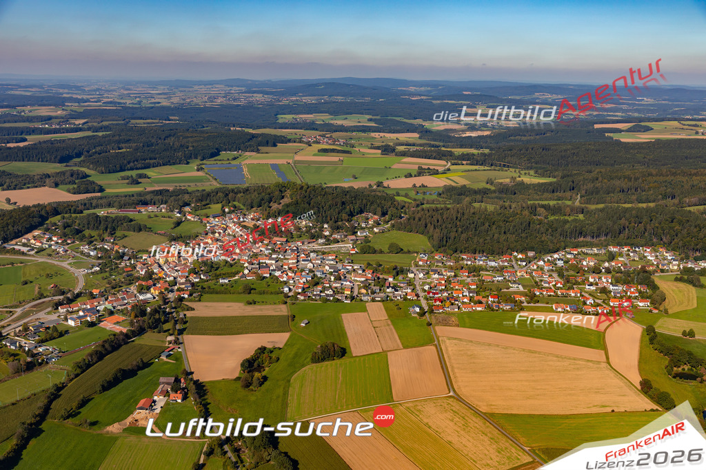 Das Luftbild der Stadt Tännesberg wurde 2021 vom Flugzeug heraus erstellt (keine Drohne) Aufnahmehöhe ca.450 Meter- hohe Bildauflösung und Druck-Qualität garantiert!