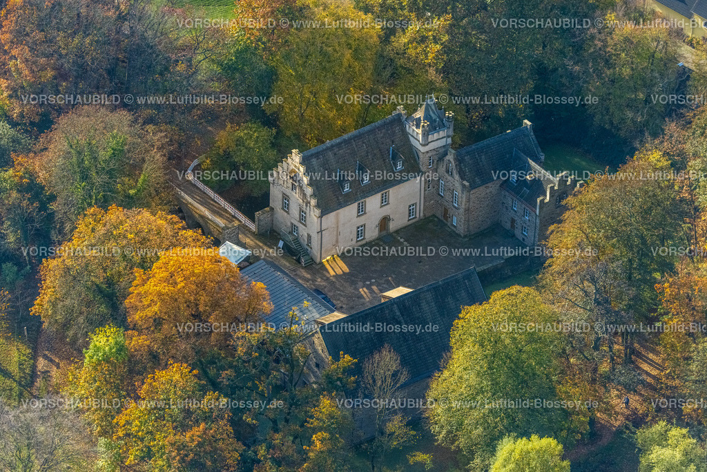 Hagen221015392 | Luftbild, Wasserschloss Werdringen im Herbstwald, Vorhalle, Hagen, Ruhrgebiet, Nordrhein-Westfalen, Deutschland
