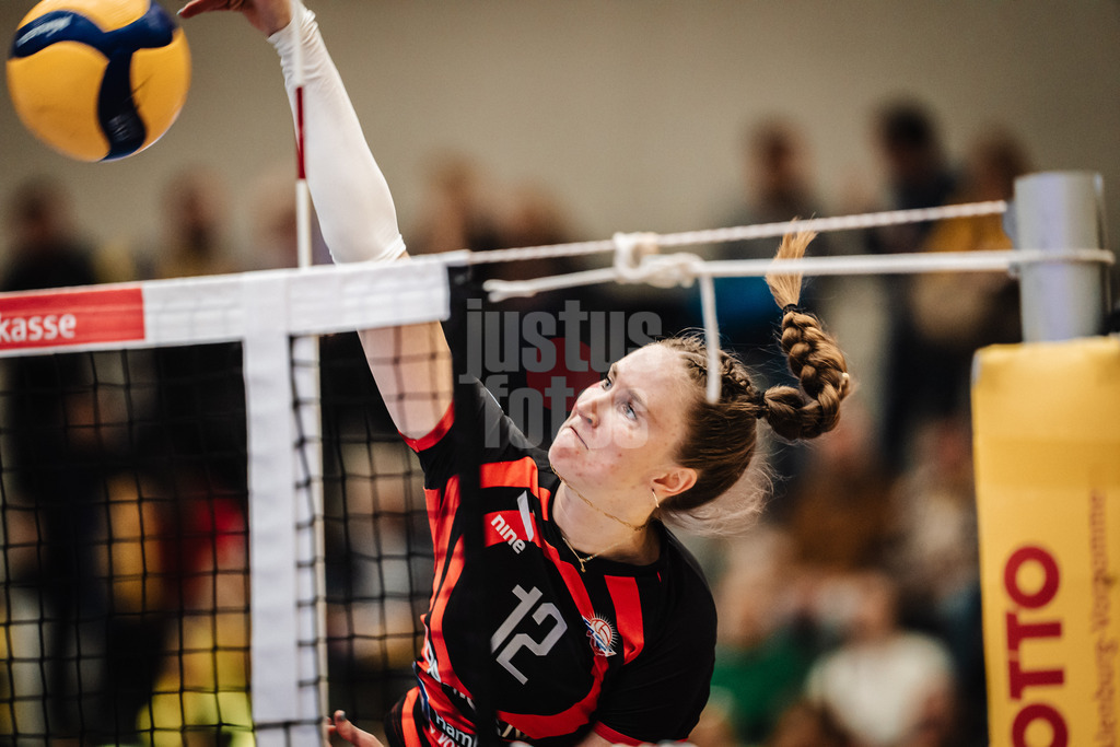 Volleyball | Frauen | Saison 2025/2026 | Volleyball Bundesliga | SSC Palmberg Schwerin vs. ETV Hamburger Volksbank Volleys | 18.10.2025 | Hannah Ammerman (#12, ETV Hamburger Volksbank Volleys) beim Warmup