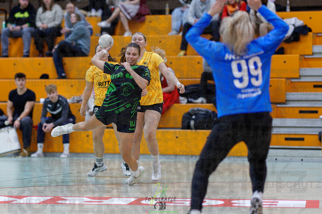 Frauen Oberliga Mitte (HHV); HSG Kleenheim/Langgöns II - HSG Eibelshausen/Ewersbach | Frauen Oberliga Mitte (HHV); HSG Kleenheim/Langgöns II - HSG Eibelshausen/Ewersbach am 01.11.2025 in Oberkleen (Weidig-Halle)Photo © 2025 - Jörg Heinrich - Realisiert mit Pictrs.com