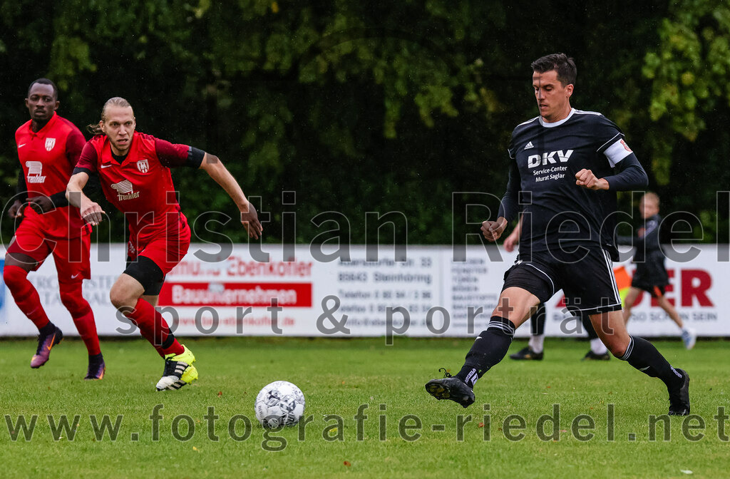 2023-08-27_015_TSV_Steinhoering_gegen_FC_Ebersberg | Steinhöring, Deutschland, 27.08.2023:
Fußball, Kreisklasse 2023 / 2024, 2. Spieltag, TSV Steinhöring gegen FC Ebersberg, Endergebnis: 2:0

Benjamin Lechner (TSV Steinhöring, #17)

Foto: Christian Riedel / fotografie-riedel.net