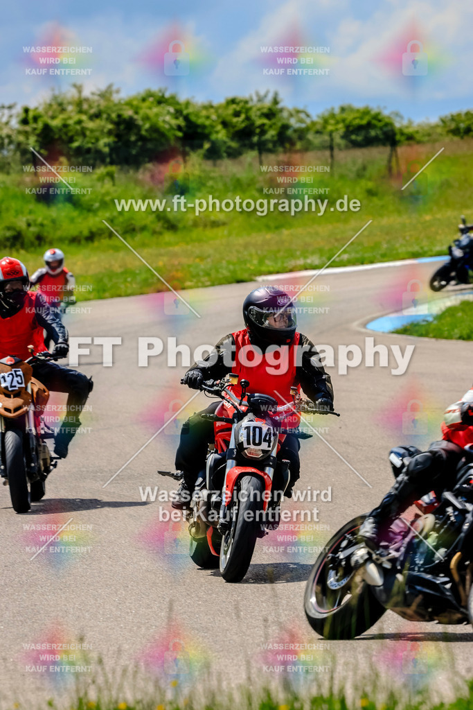 MotoTeam-0134 | Hier findet Ihr Bilder von Touristenfahrten auf der Nürburgring Nordschleife oder von anderen Veranstaltungen die ich besucht habe. Viel Spass beim Durch Schauen 