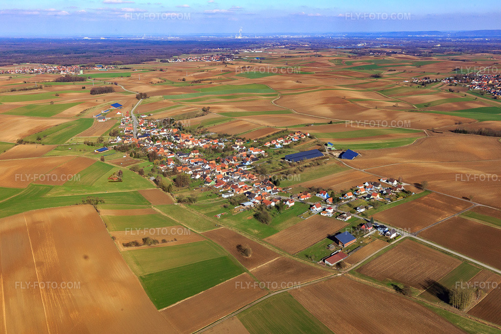 Aerial view: View of the town from the southwest in Siegen in the state Bas-Rhin, France. – Photo: IMG_104833.jpg taken on 03/14/2018 by Werner Riehm/FLY-FOTO.com – Resolution of the original: 5472 x 3648 px